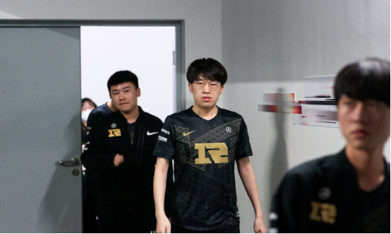 直指肋部或 直指肋部或